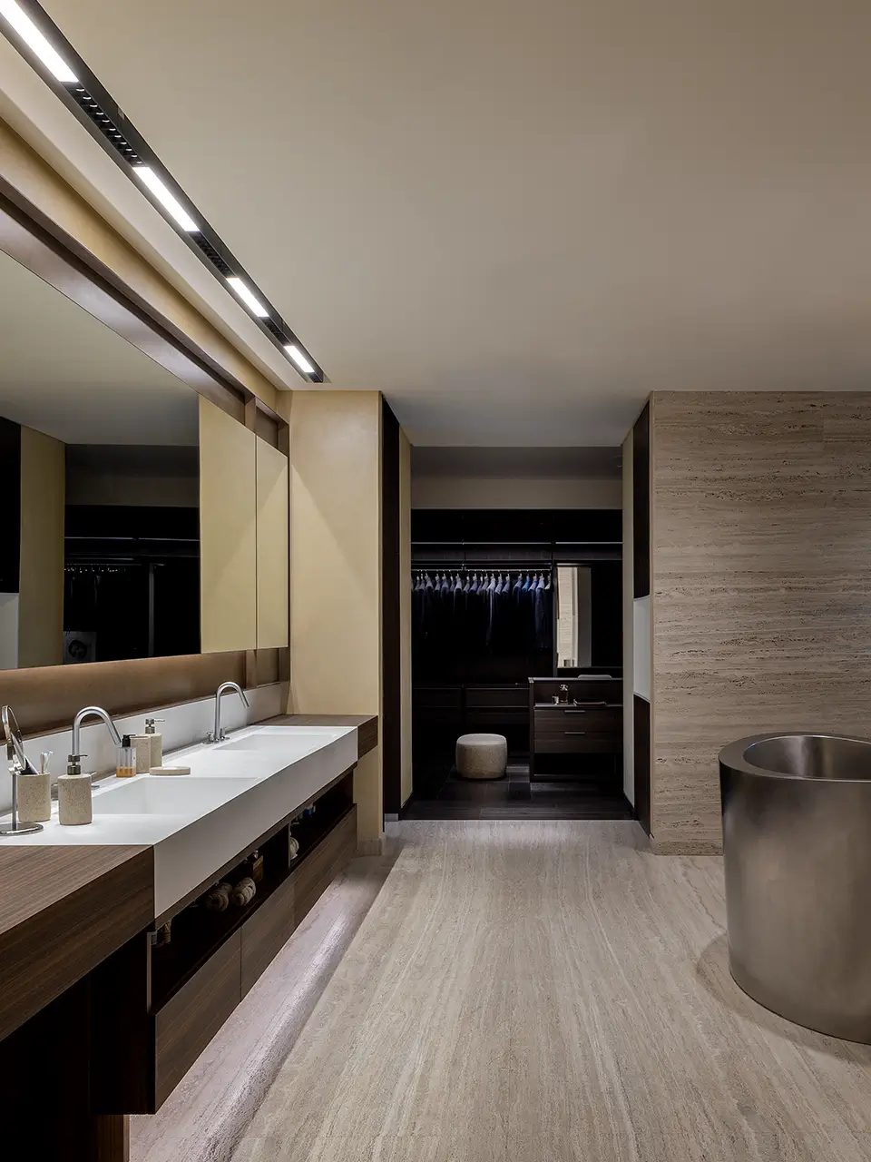 Private villa's bathroom designed by Matteo Nunziati and located in Dubai